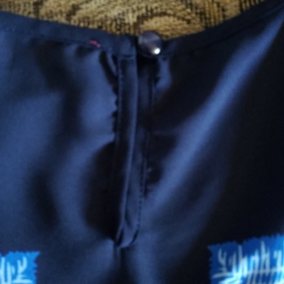 Beautiful semi sheer blouse geometric print in shades of blue - Picture 5 of 6